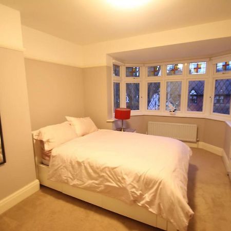 Oak Tree Villa ลอนดอน ภายนอก รูปภาพ