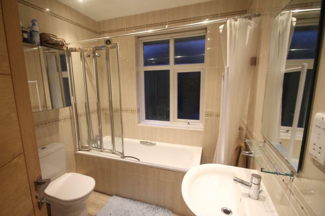 Oak Tree Villa ลอนดอน ภายนอก รูปภาพ